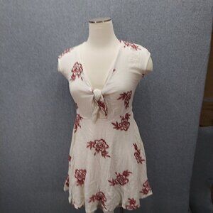 Sadie & Sage White Floral Embroidered  Boho Dress Size Small